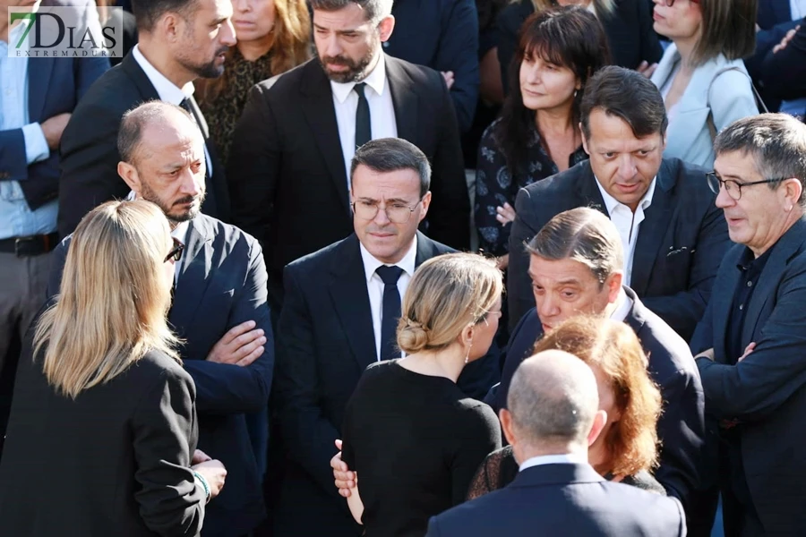 Así ha sido la despedida a Guillermo Fernández Vara en Olivenza