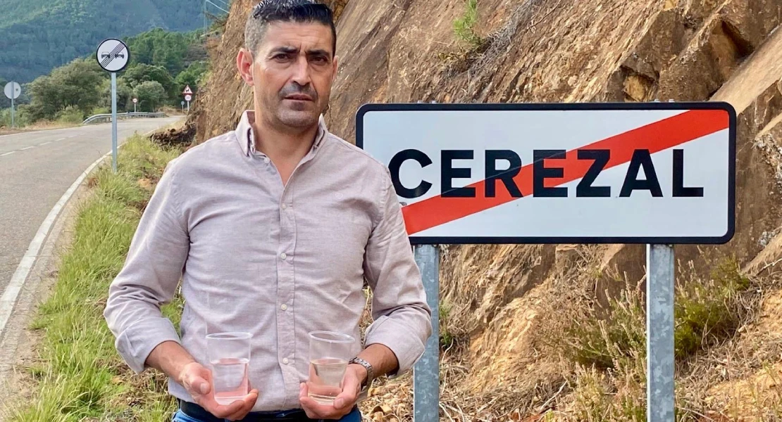 Agua marrón y pestilente: VOX denuncia la situación “insostenible” en una alquería extremeña Agua marrón y pestilente: VOX denuncia la situación “insostenible” en una alquería extremeña