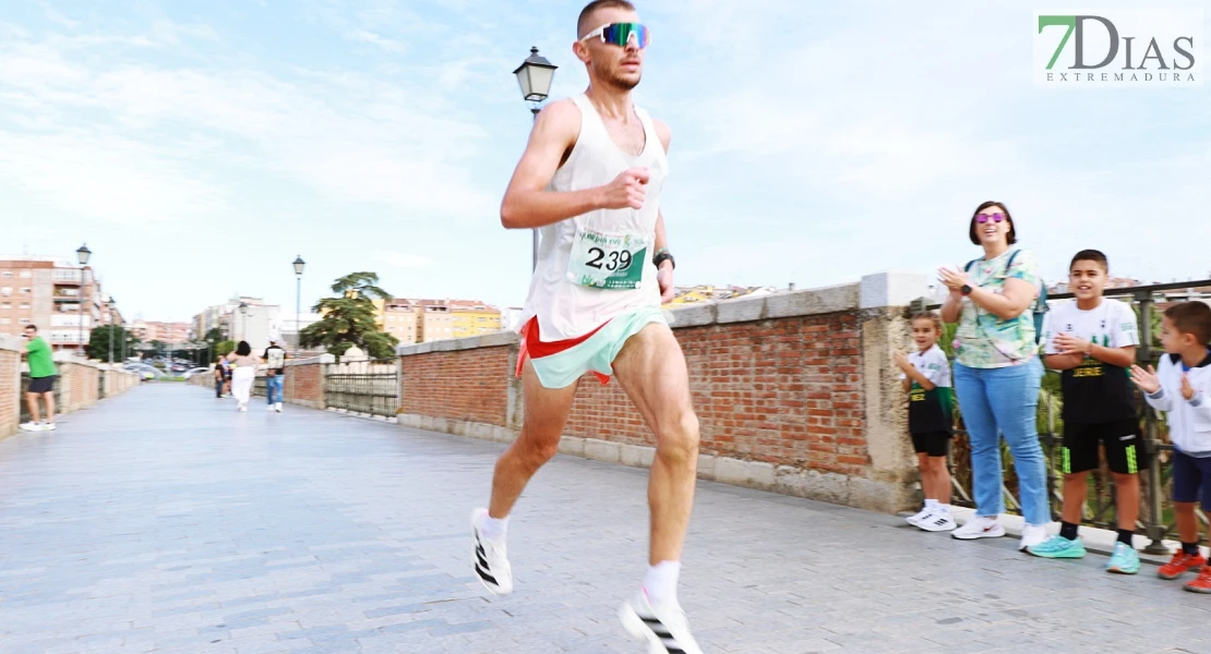 Imágenes del VIII Cross Solidario de la Guardia Civil en Badajoz