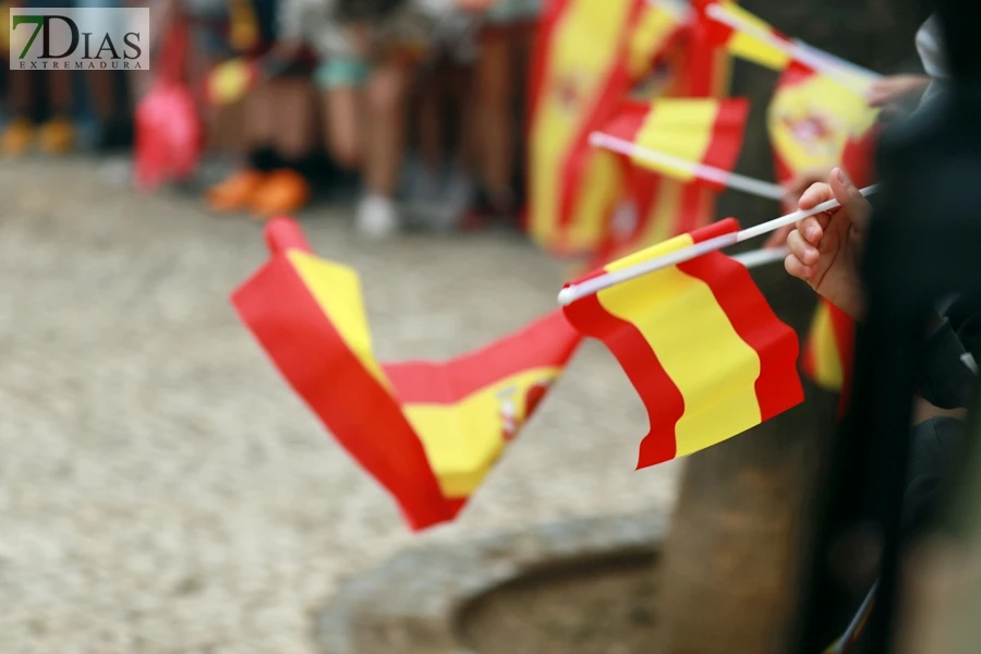 Izado de bandera por el Día de la Hispanidad en Badajoz