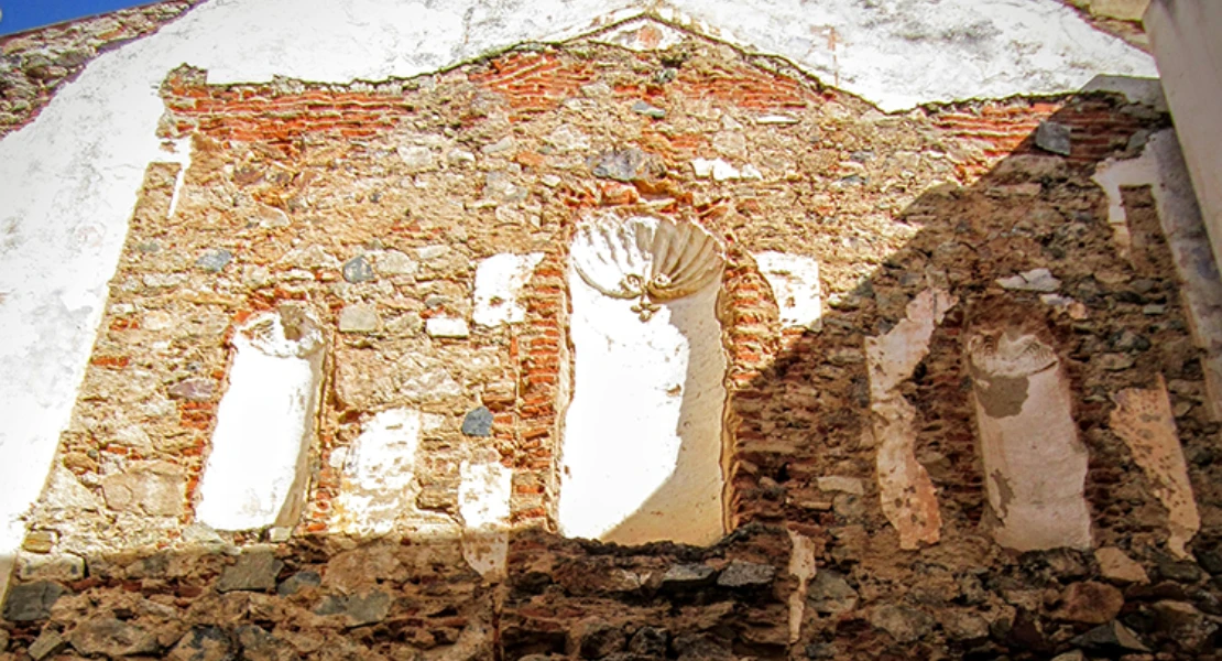 Denuncian el abandono de un antiguo monumento en Mérida: "Solo se protegen los restos romanos"