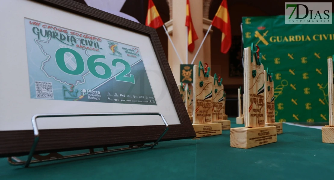 Imágenes del VIII Cross Solidario de la Guardia Civil en Badajoz