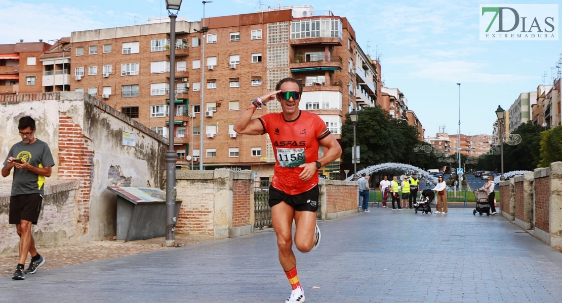Imágenes del VIII Cross Solidario de la Guardia Civil en Badajoz