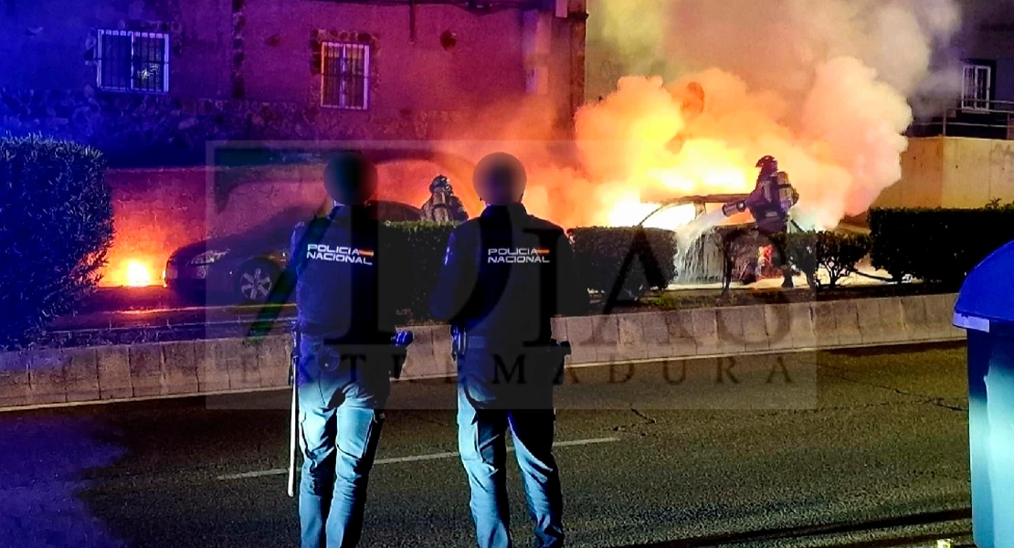 Grave incendio durante la madrugada en la autopista de Badajoz Grave incendio durante la madrugada en la autopista de Badajoz