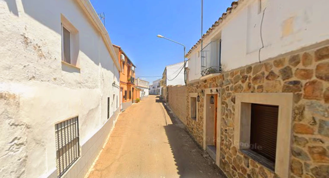 Dos mujeres evacuadas tras un incendio en una vivienda de Campo Lugar (CC) Dos mujeres evacuadas tras un incendio en una vivienda de Campo Lugar (CC)