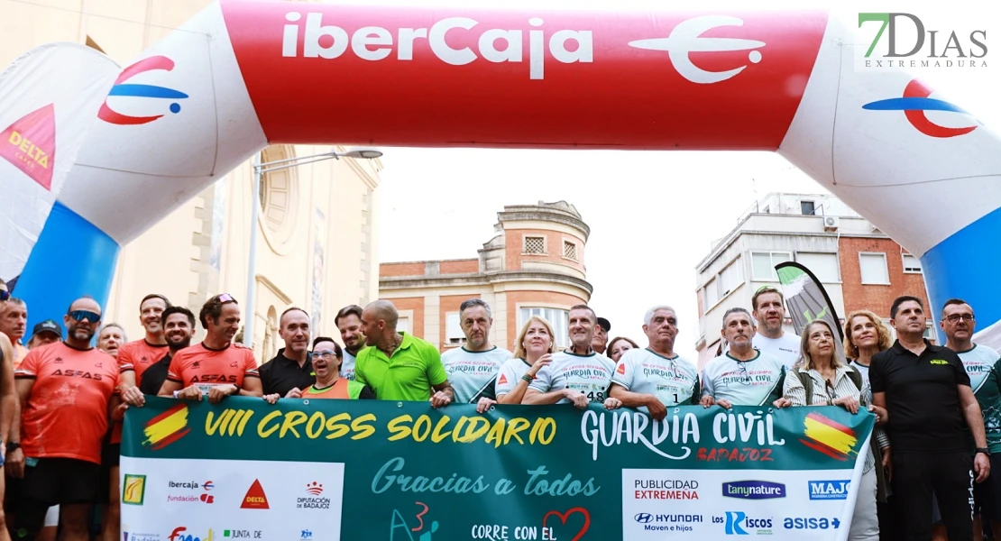 Imágenes del VIII Cross Solidario de la Guardia Civil en Badajoz