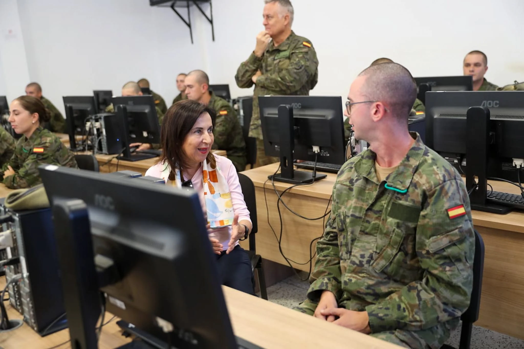 La ministra en Cáceres: “Gracias por querer formar parte de las Fuerzas Armadas”
