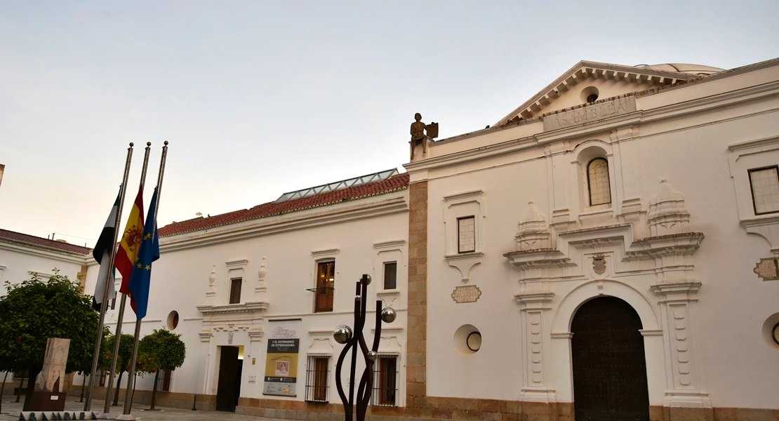 Extremadura decreta tres días de luto oficial por el fallecimiento de Guillermo Fernández Vara