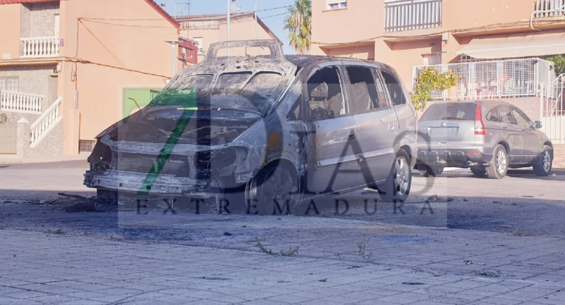 La Policía investiga un nuevo incendio de vehículo en las calles de Badajoz