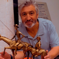 El poeta de Segura de León presenta su universo literario en el Ámbito Cultural de El Corte Inglés El poeta de Segura de León presenta su universo literario en el Ámbito Cultural de El Corte Inglés