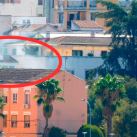 Un incendio en un transformador eléctrico soterrado provoca alarma en pleno centro de Badajoz