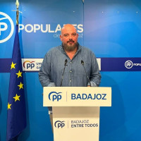 Naharro acusa a Sánchez de frenar el progreso de Extremadura