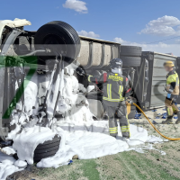 Un accidente de tráfico entre dos camiones provoca retenciones en la N-432