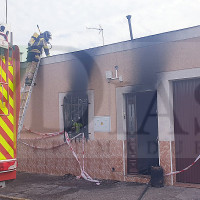 Incendio de San Roque: los bomberos trabajan en el desescombro de la casa colapsada