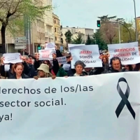 Movilización en Badajoz en memoria de la educadora social asesinada Movilización en Badajoz en memoria de la educadora social asesinada