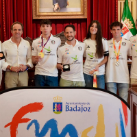 El Club Atletismo Badajoz, homenajeado en el Ayuntamiento por una temporada histórica