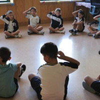 ESTUDIO: Las escuelas ayudan a dormir mejor, pero no a moverse más