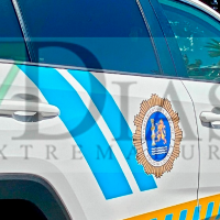 Fuerte colisión entre una furgoneta y un Minits en Badajoz