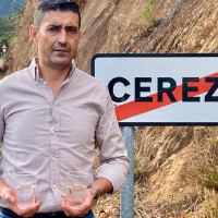 Agua marrón y pestilente: VOX denuncia la situación “insostenible” en una alquería extremeña