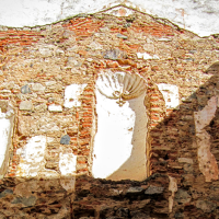 Denuncian el abandono de un antiguo monumento en Mérida: "Solo se protegen los restos romanos"