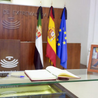 Abren en el Parlamento autonómico un libro de condolencias en memoria de Vara