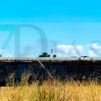 Un incendio junto a la A-5 moviliza a los bomberos en Badajoz