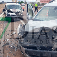 Cuatro heridos en un grave accidente frontal producido cerca de La Albuera (BA) Cuatro heridos en un grave accidente frontal producido cerca de La Albuera (BA)