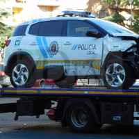 Un coche de la Policía Local sufre un accidente en Badajoz