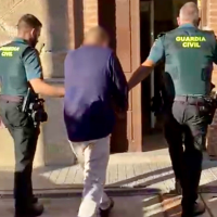 Pillan in fraganti a un "cogotero" mientras robaba en un coche en Extremadura