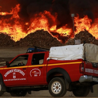 Continúa activo el incendio de San Vicente: el viento dificulta las labores de extinción