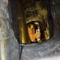 Gallardo visita la mina donde han aparecido restos humanos de víctimas de la represión franquista