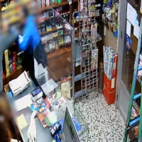 Identifican al atracador armado al que plantó cara un estanquero y a otro implicado Identifican al atracador armado al que plantó cara un estanquero y a otro implicado