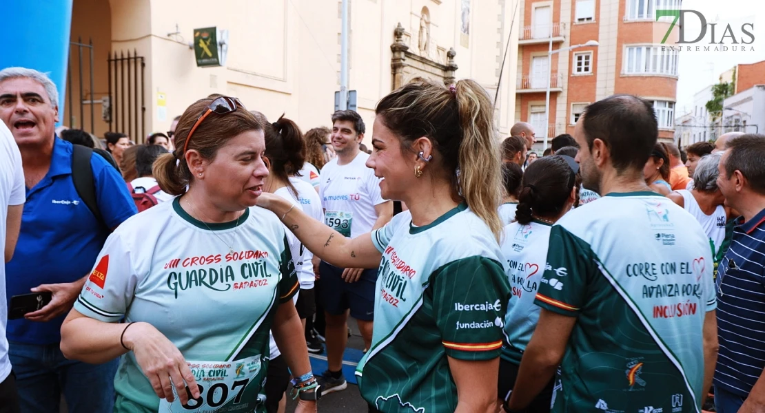 Imágenes del VIII Cross Solidario de la Guardia Civil en Badajoz