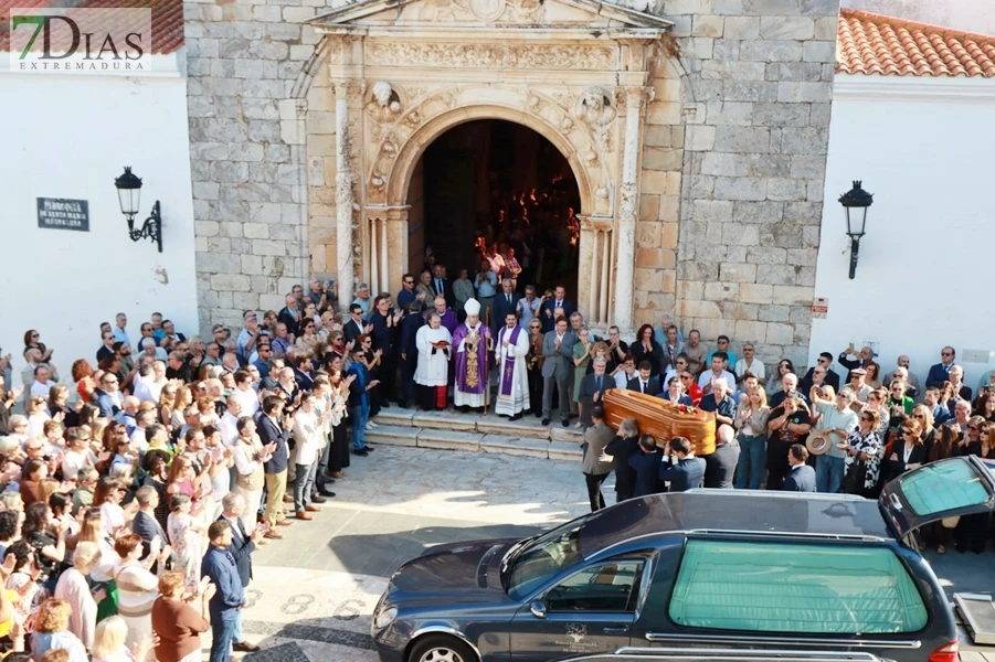 Así ha sido la despedida a Guillermo Fernández Vara en Olivenza