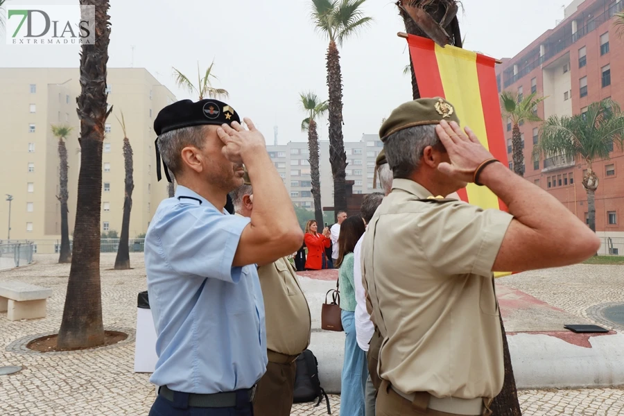 Izado de bandera por el Día de la Hispanidad en Badajoz