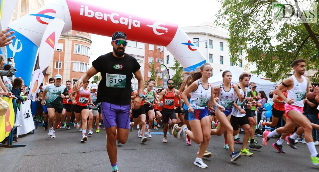 Imágenes del VIII Cross Solidario de la Guardia Civil en Badajoz