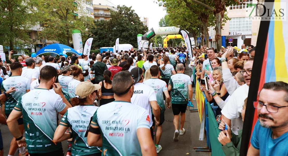 Imágenes del VIII Cross Solidario de la Guardia Civil en Badajoz