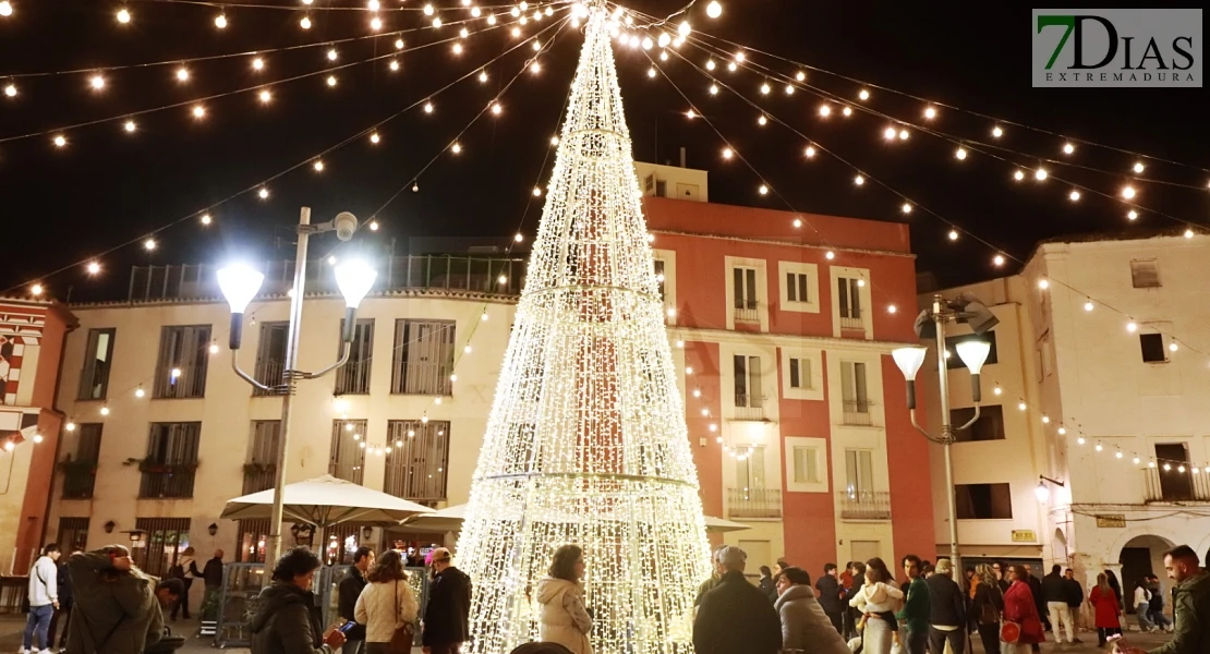 Comienza la Navidad en Badajoz: cientos de visitantes inauguran el encendido de luces