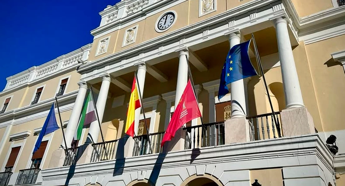 La bandera de Badajoz ondeará a media asta en el 28 aniversario de la riada