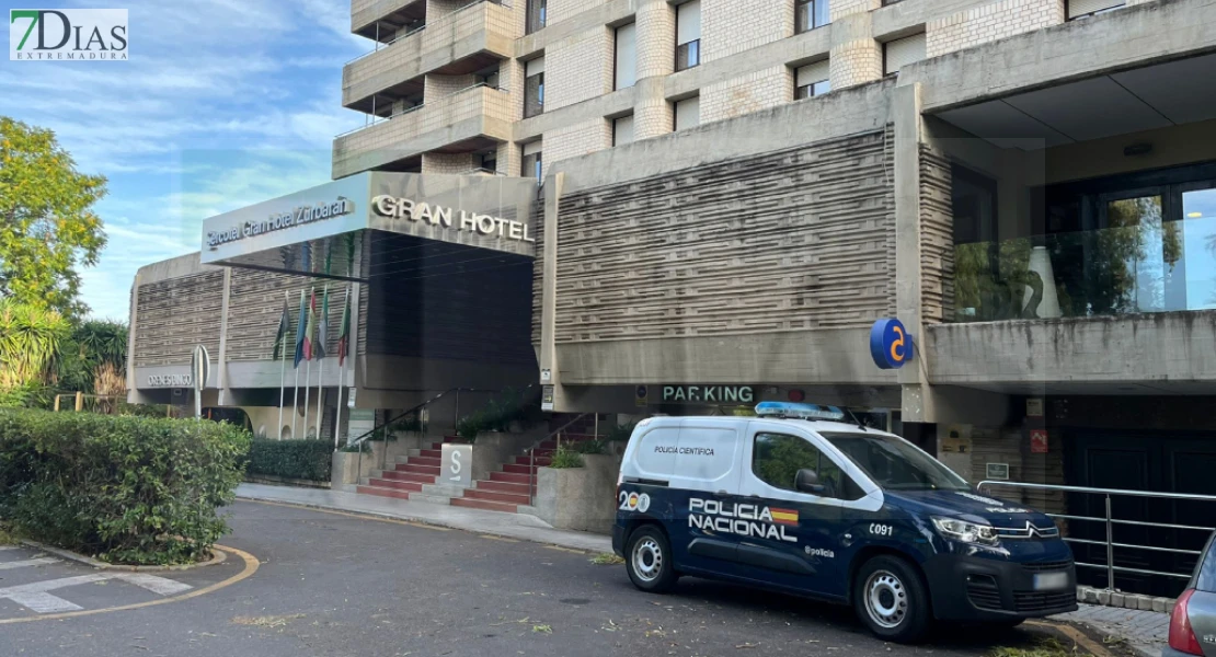 Fallece una persona al precipitarse desde el Hotel Zurbarán