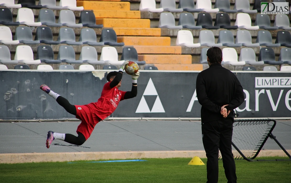 Primer entrenamiento y declaraciones del nuevo entrenador del CD Badajoz