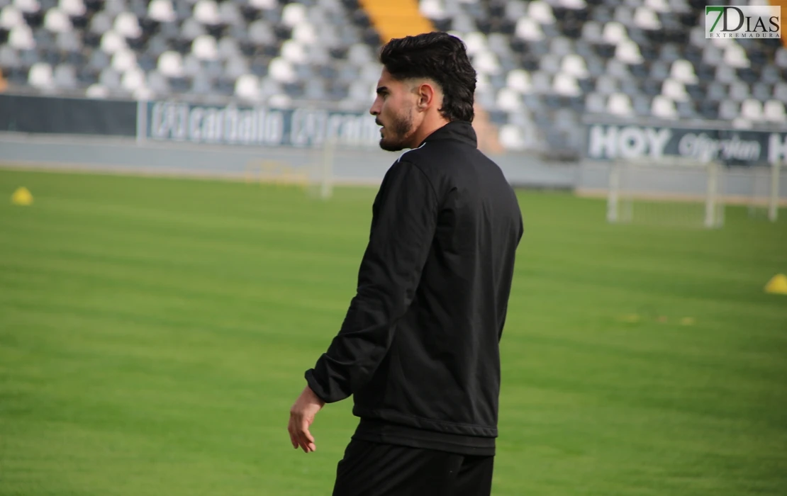 Primer entrenamiento y declaraciones del nuevo entrenador del CD Badajoz