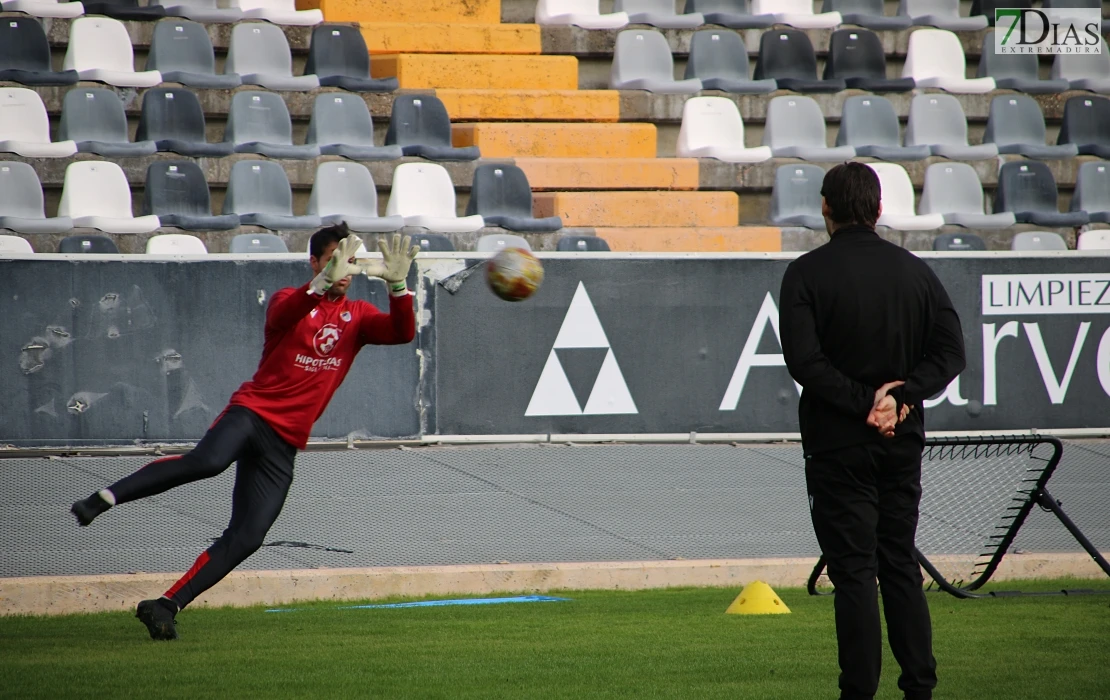 Primer entrenamiento y declaraciones del nuevo entrenador del CD Badajoz