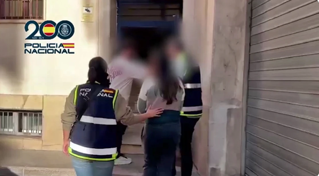 La Policía Nacional detiene a una fugitiva por estafas y extorsiones