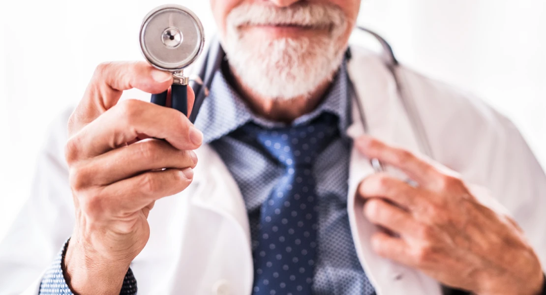 Extremadura solicita al Gobierno prorrogar la medida que permite la jubilación activa de los médicos