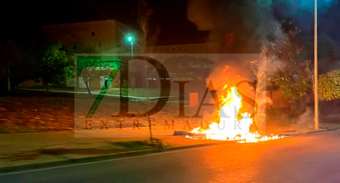 Arde otro punto limpio en Badajoz durante esta madrugada