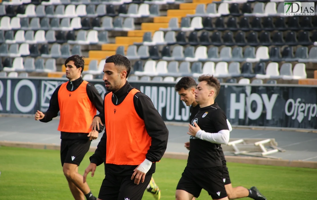 Primer entrenamiento y declaraciones del nuevo entrenador del CD Badajoz