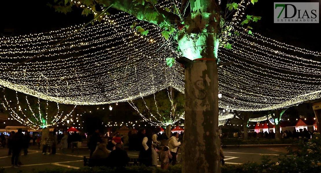 Comienza la Navidad en Badajoz: cientos de visitantes inauguran el encendido de luces