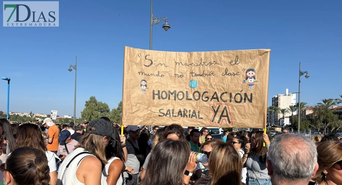 Los sindicatos docentes se reúnen con PP y PSOE para exigir la homologación salarial en Extremadura