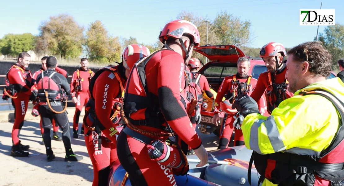 Así han sido las duras prácticas de rescate de ASPEX Y Bomberos de Badajoz